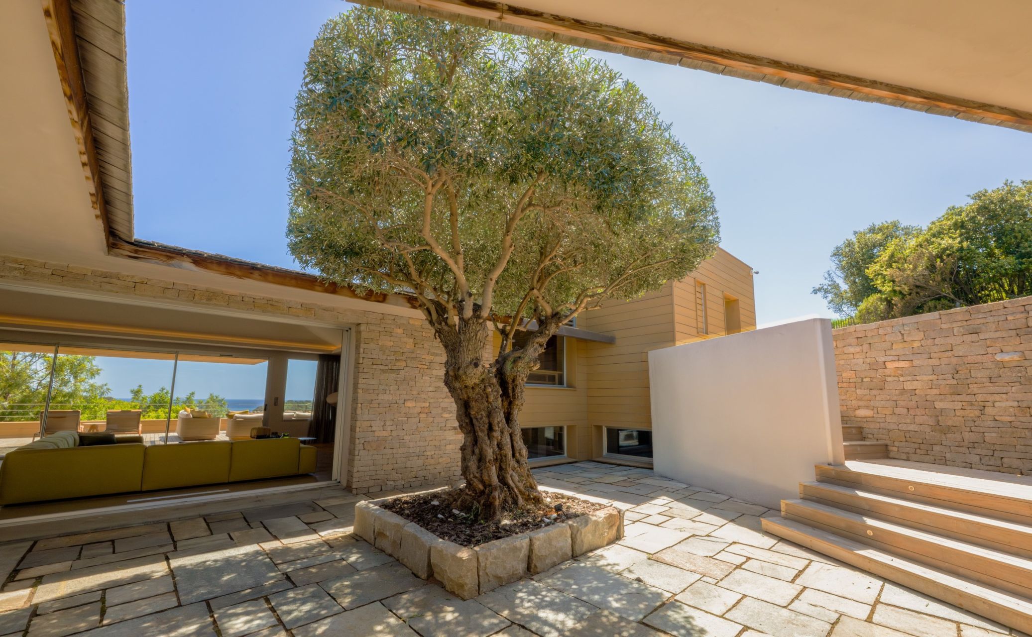 villa 7 Pièces en location saisonnière sur PORTO VECCHIO (20137)