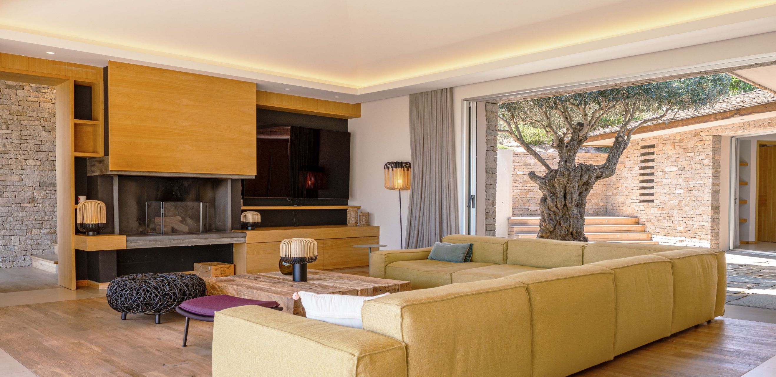 villa 7 Rooms for seasonal rent on PORTO VECCHIO (20137)