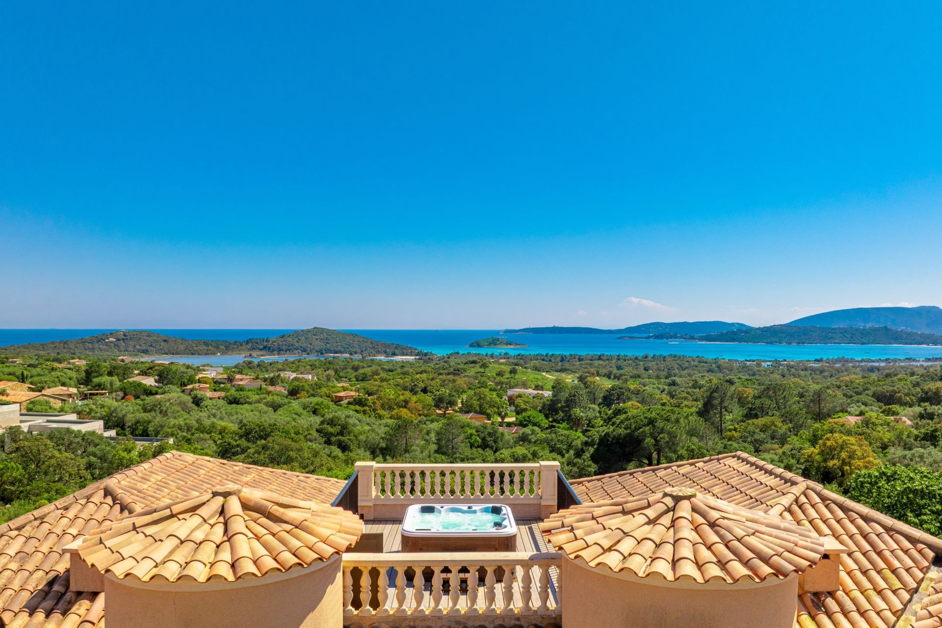 castle 13 Rooms for seasonal rent on ZONZA (20144)