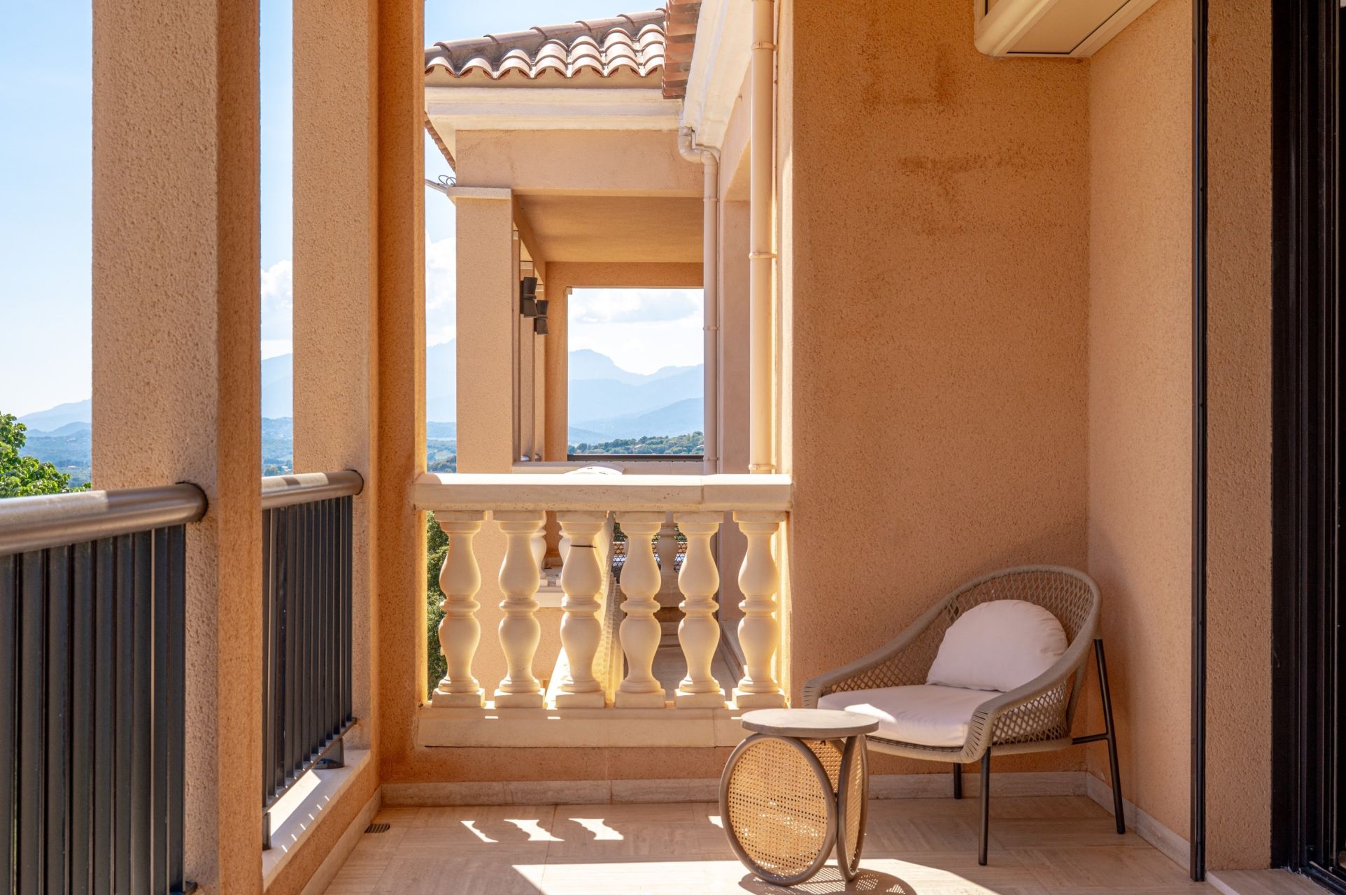 castle 13 Rooms for seasonal rent on ZONZA (20144)