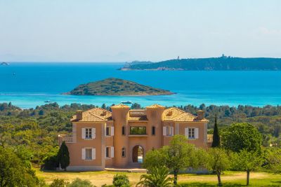 Location Château Zonza 13 Pièces 550 m²