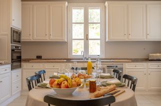 castle 13 Rooms for seasonal rent on ZONZA (20144)