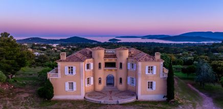 castle 13 Rooms for seasonal rent on ZONZA (20144)