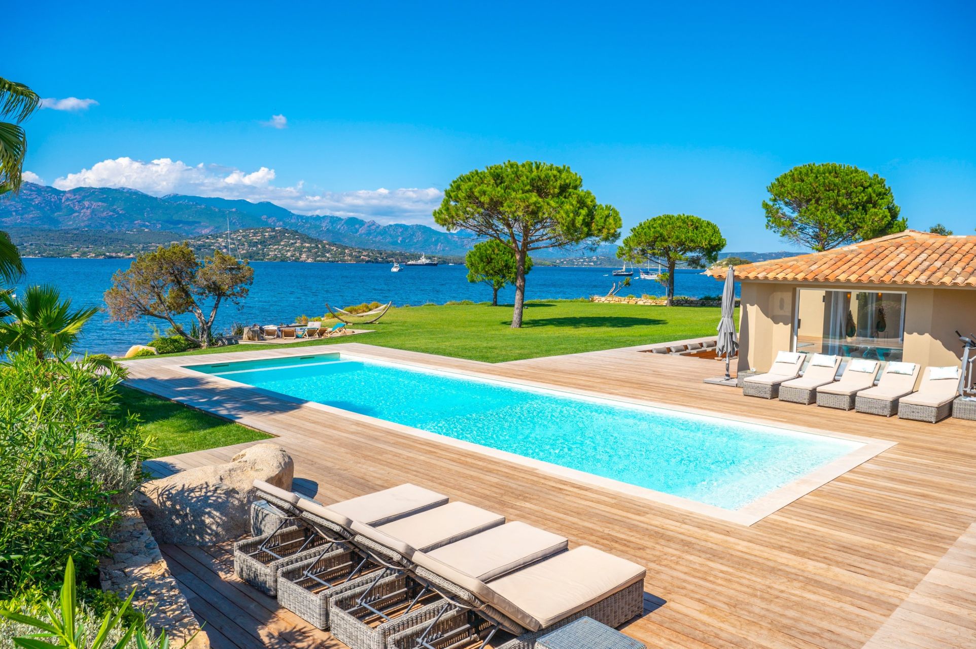 villa 8 Rooms for sale on PORTO VECCHIO (20137)