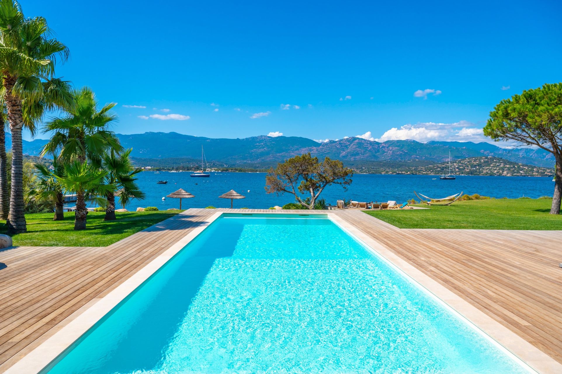 villa 8 Rooms for sale on PORTO VECCHIO (20137)