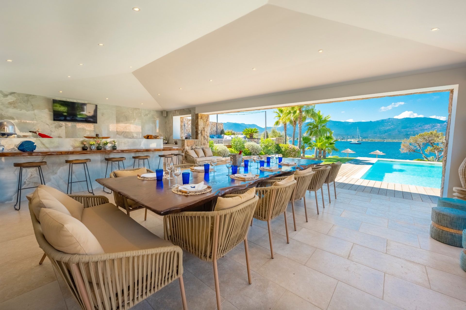 villa 8 Rooms for sale on PORTO VECCHIO (20137)