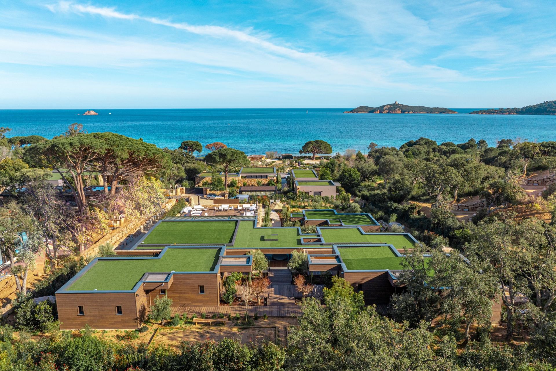 hôtel particulier 10 Pièces en location saisonnière sur STE LUCIE DE PORTO VECCHIO (20144)