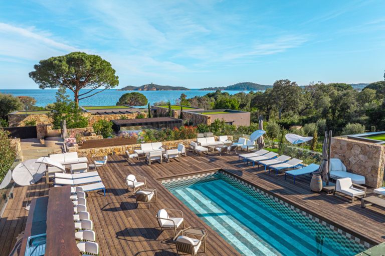hôtel particulier 10 Pièces en location saisonnière sur STE LUCIE DE PORTO VECCHIO (20144)