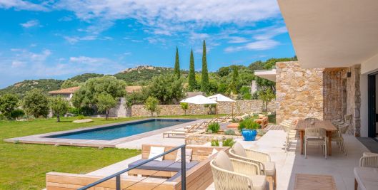 Location Maison Lumio 9 Pièces 450 m²