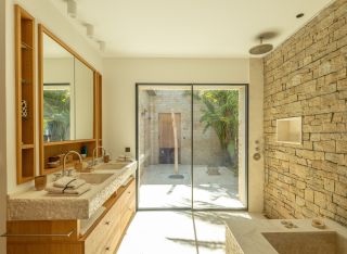house 12 Rooms for seasonal rent on BONIFACIO (20169)