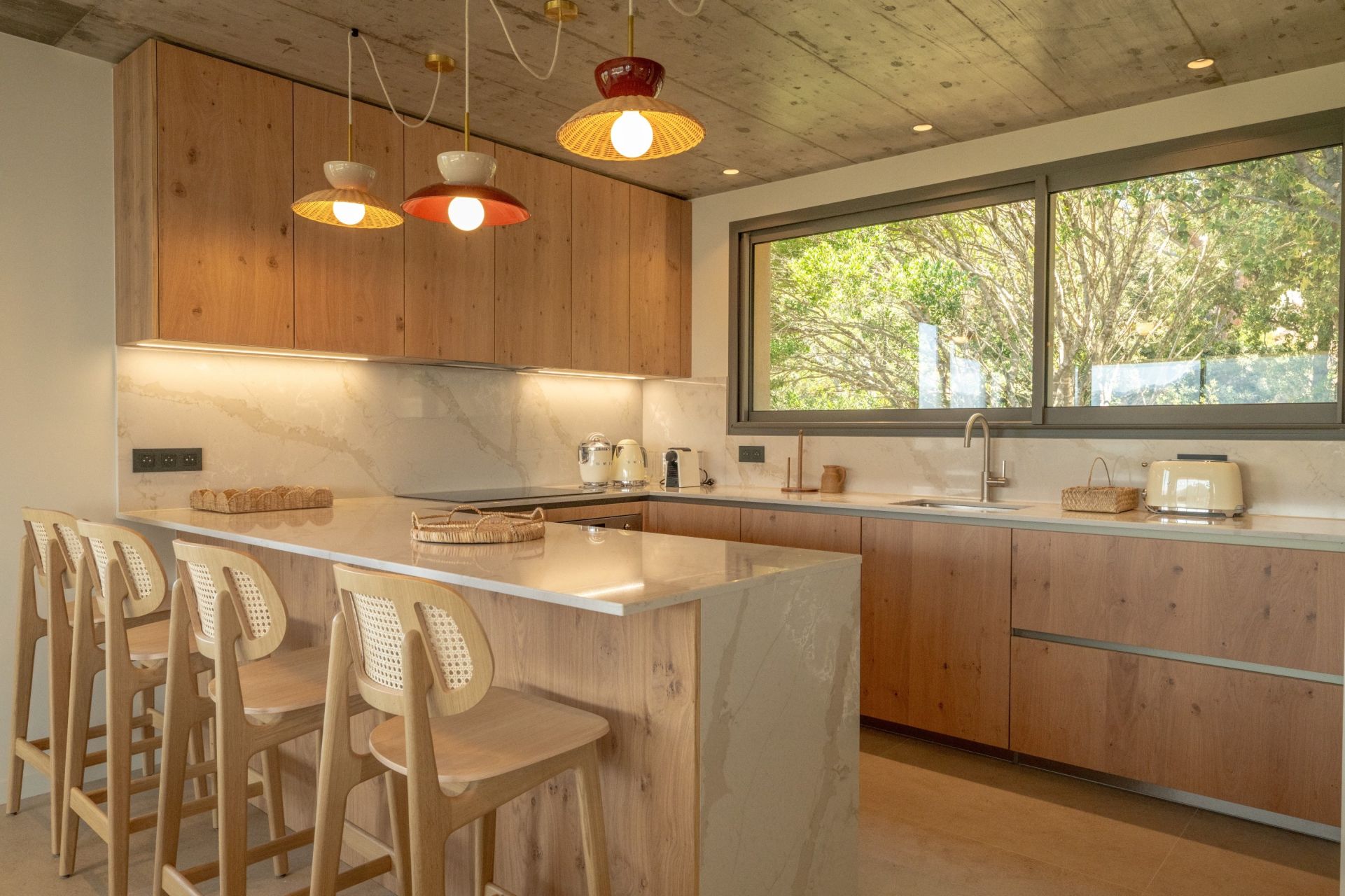 villa 6 Rooms for seasonal rent on PORTO VECCHIO (20137)