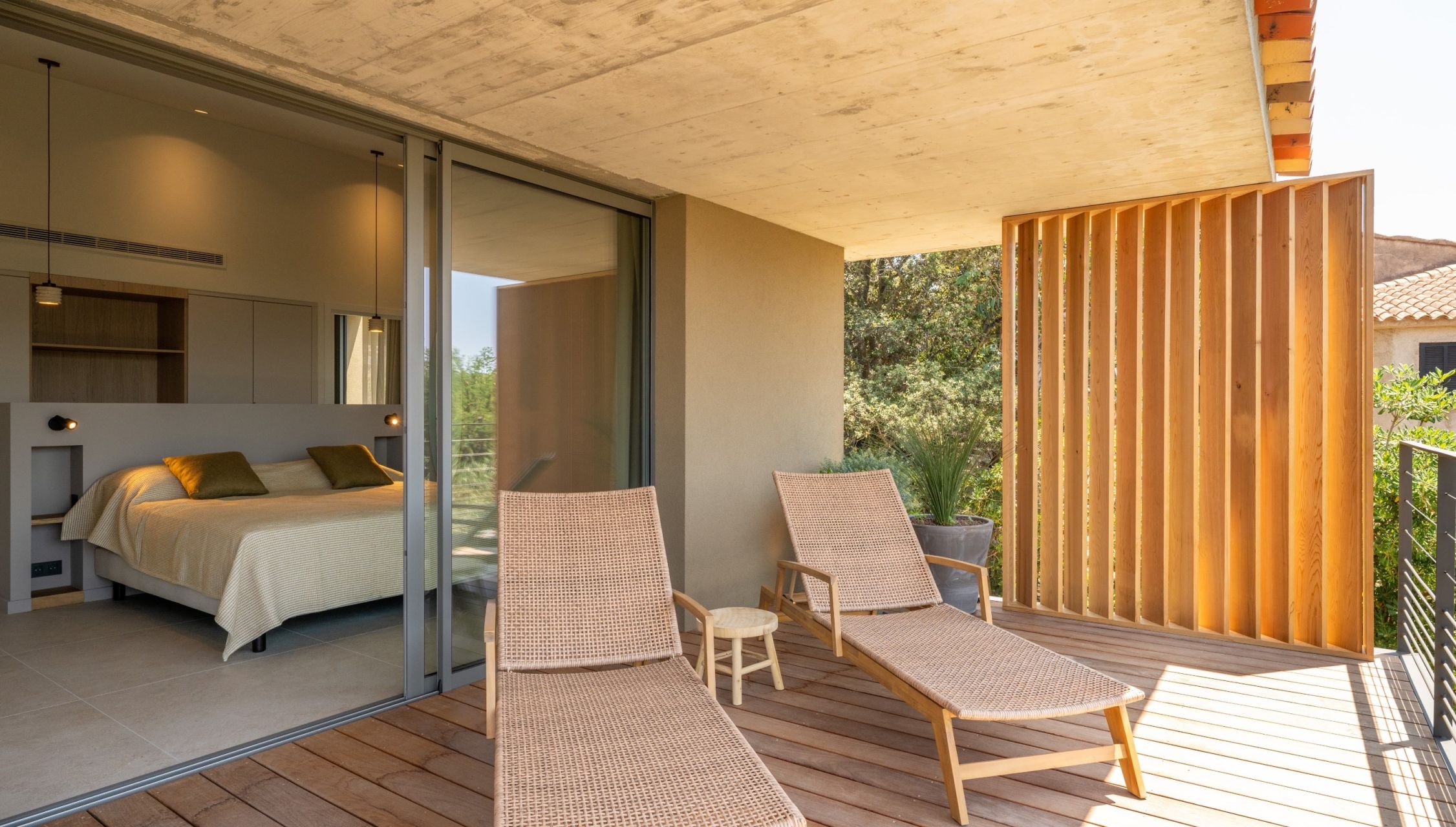 villa 6 Rooms for seasonal rent on PORTO VECCHIO (20137)