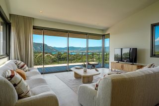 villa 6 Rooms for seasonal rent on PORTO VECCHIO (20137)