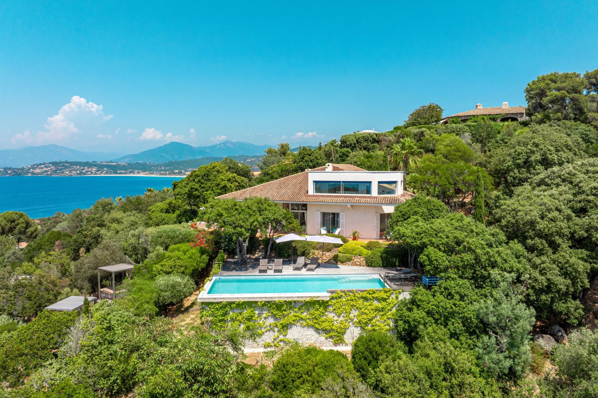 villa 10 Pièces en vente sur PIETROSELLA (20166)