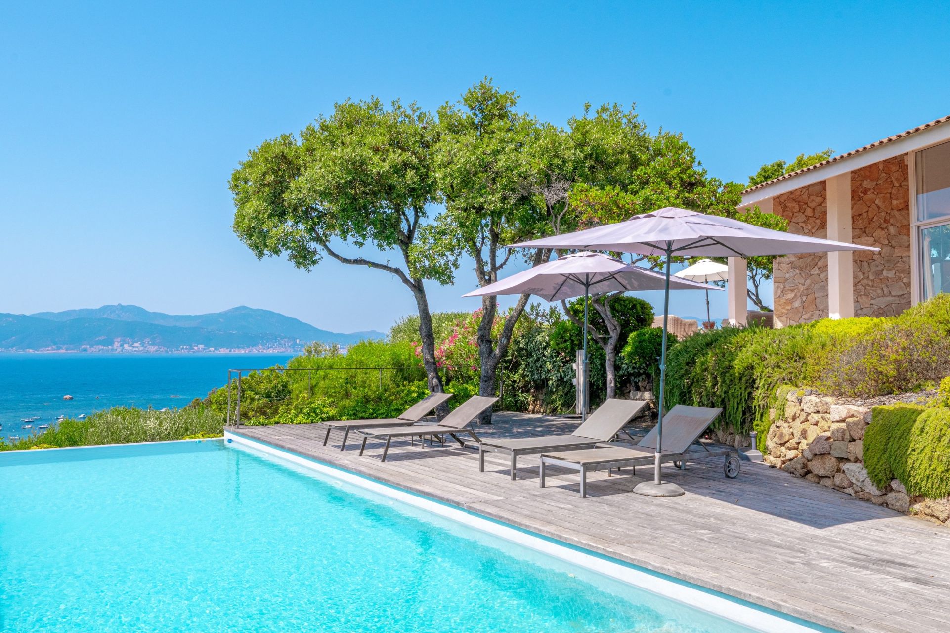villa 10 Rooms for sale on PIETROSELLA (20166)