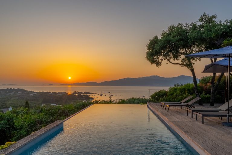 villa 10 Pièces en vente sur PIETROSELLA (20166)