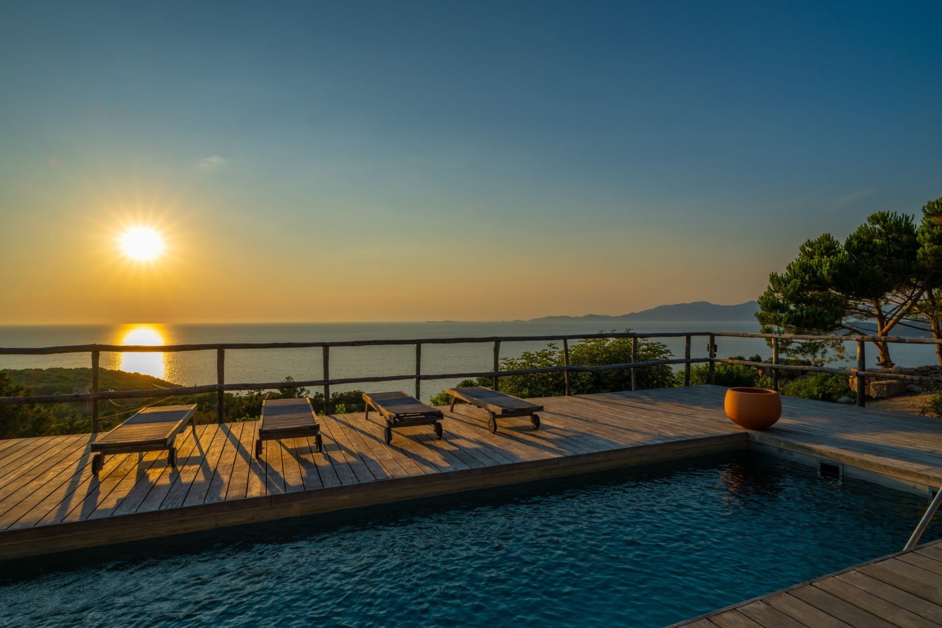 villa 6 Rooms for sale on COTI CHIAVARI (20138)