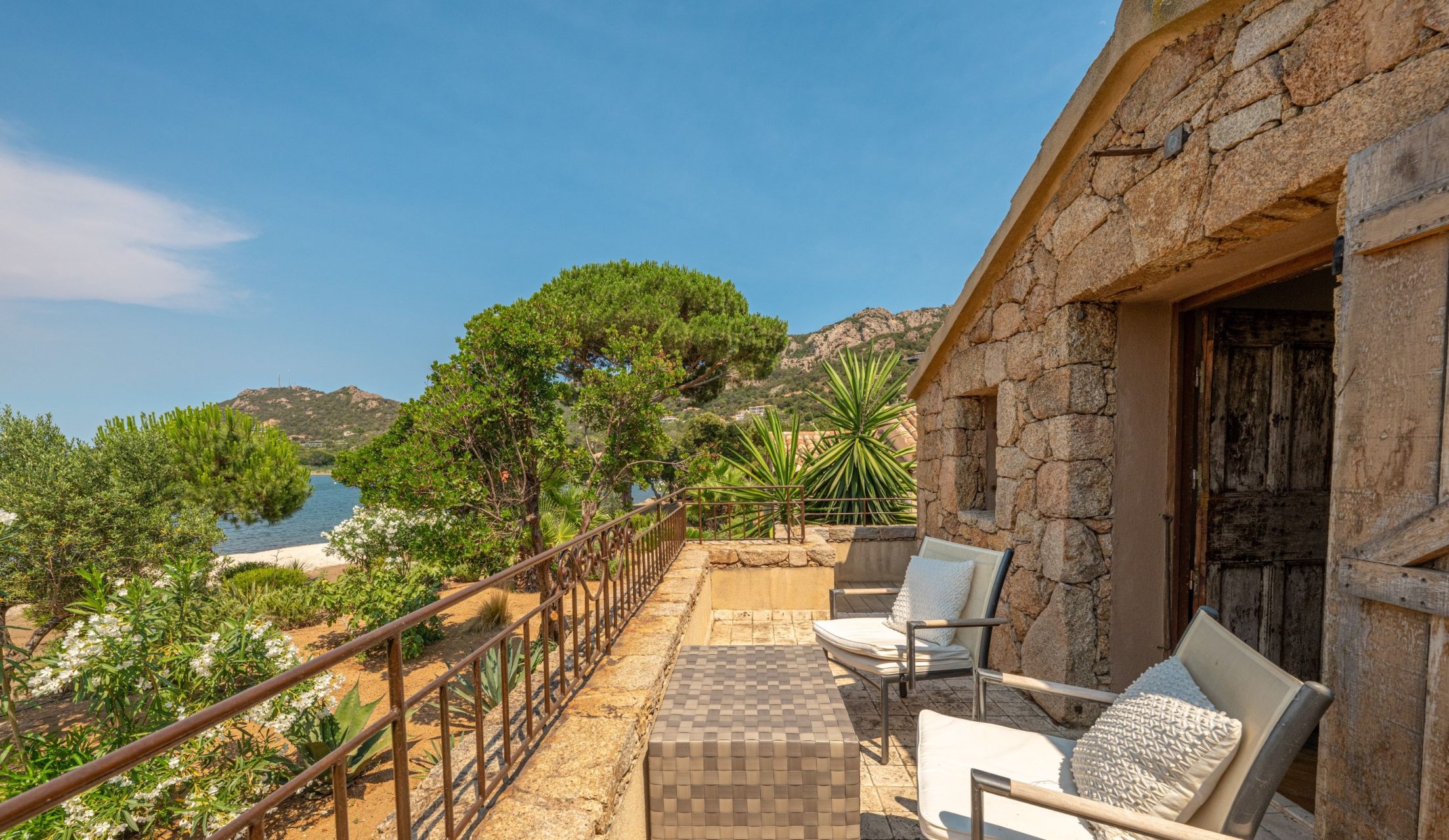 villa 6 Rooms for sale on PORTO VECCHIO (20137)