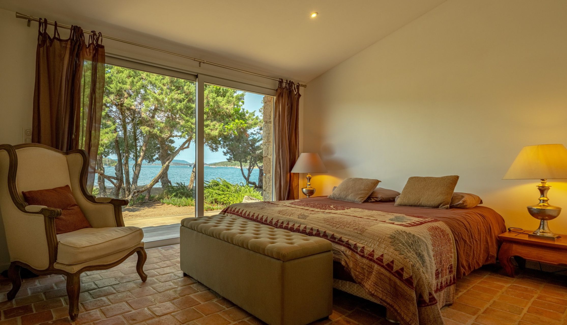 villa 6 Rooms for sale on PORTO VECCHIO (20137)