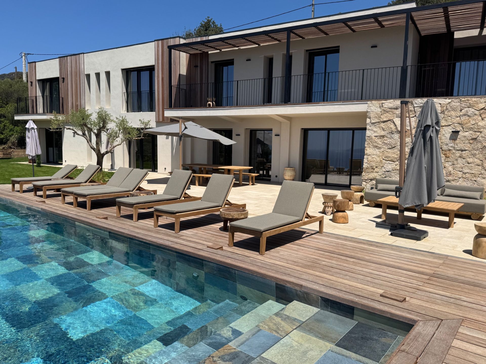 villa 8 Rooms for seasonal rent on OLMETO (20113)