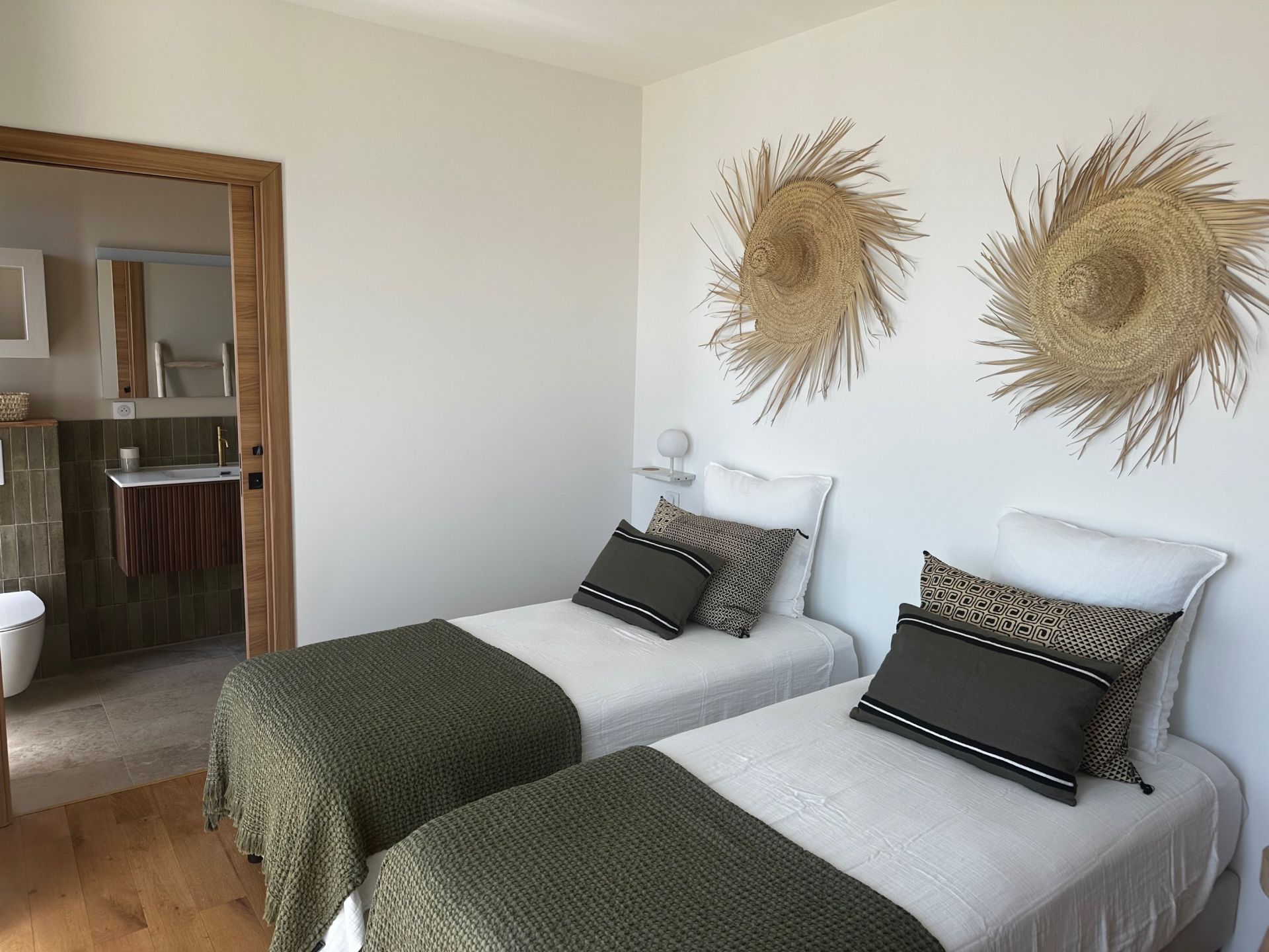 villa 8 Rooms for seasonal rent on OLMETO (20113)