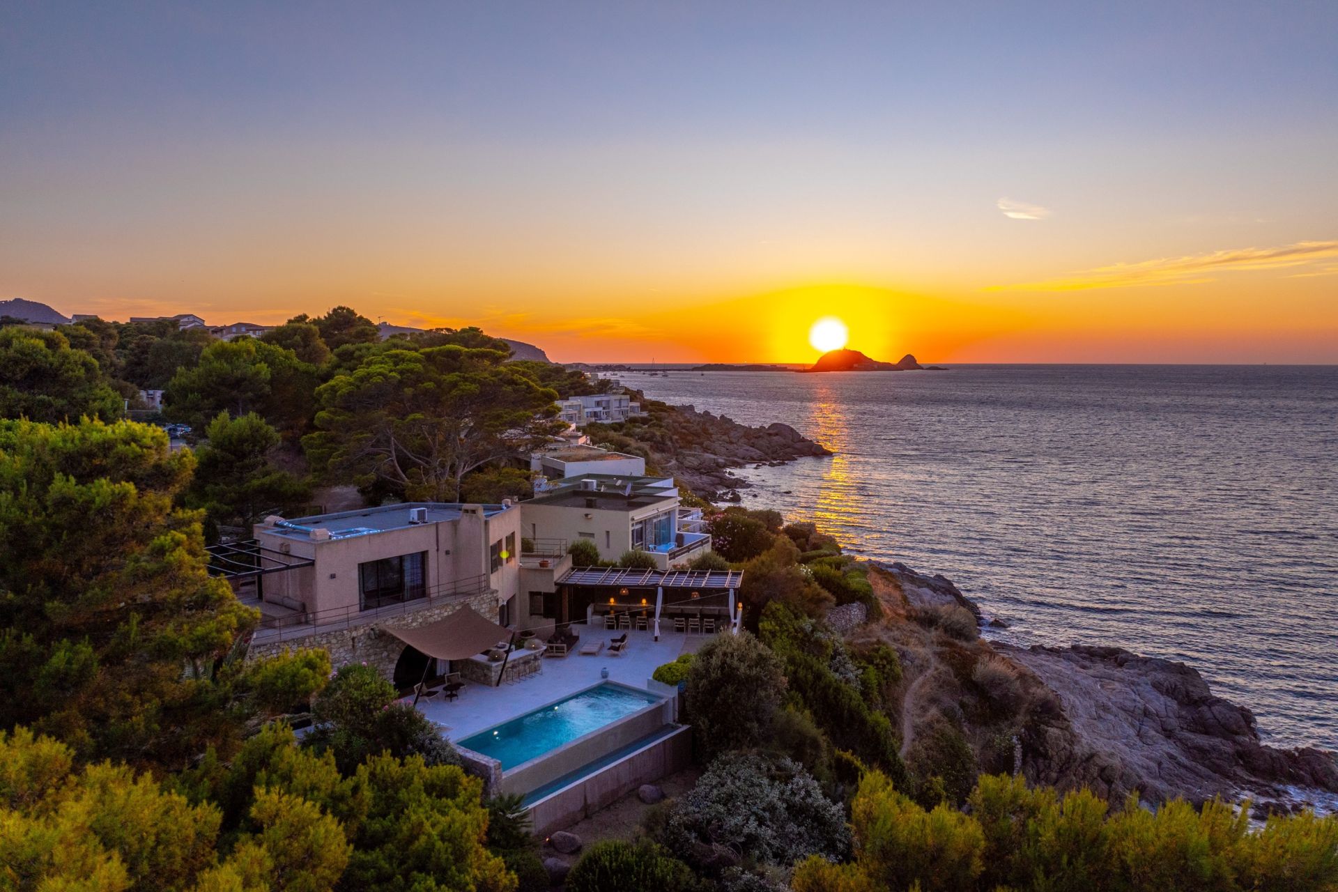 villa 8 Rooms for sale on MONTICELLO (20220)