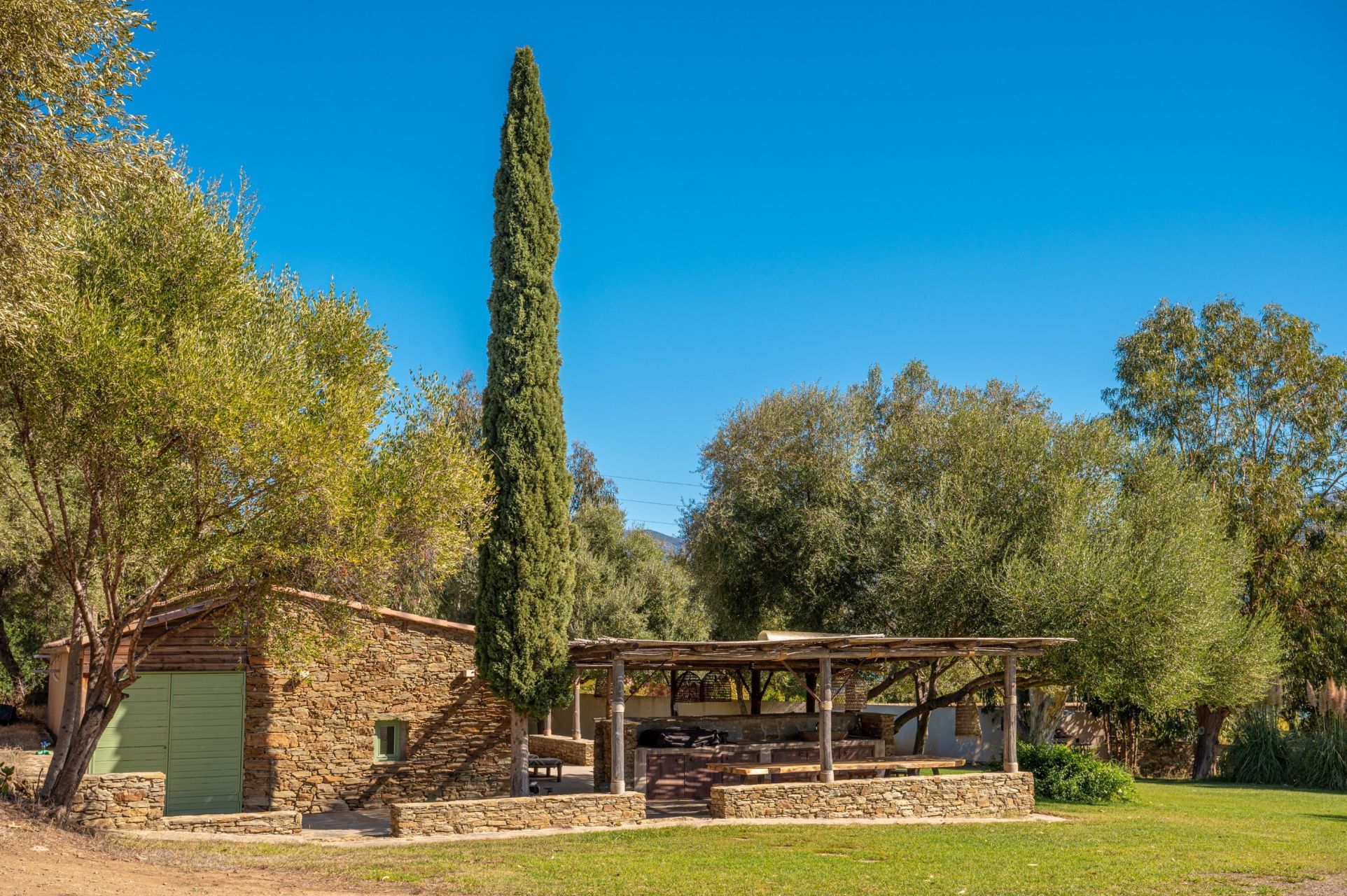 villa 8 Rooms for seasonal rent on ST FLORENT (20217)