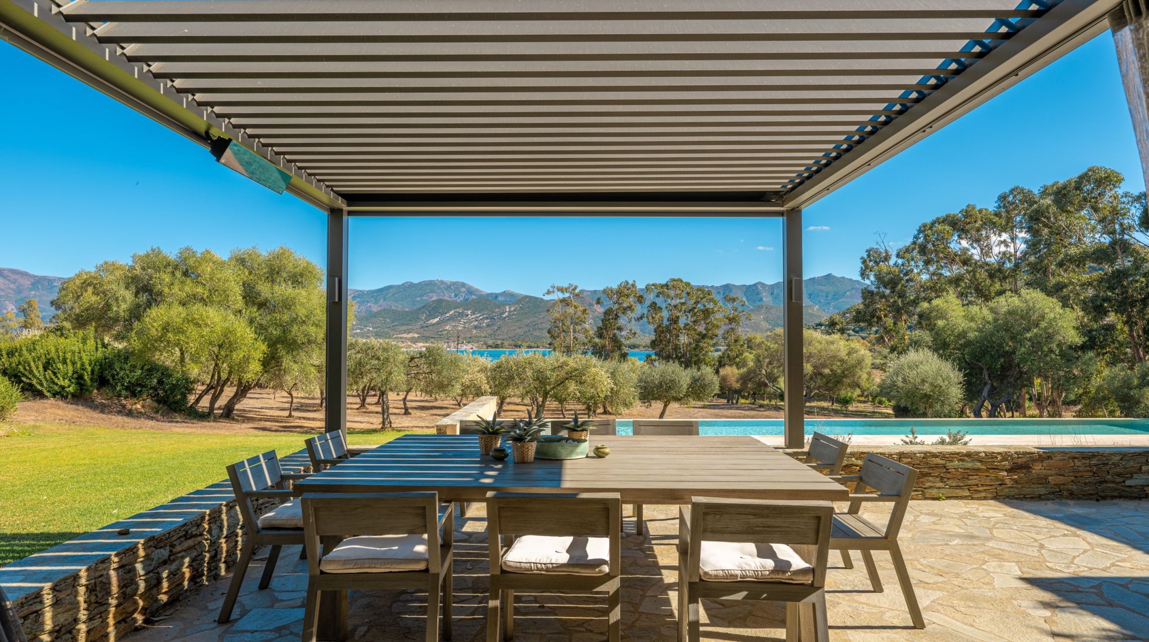 villa 8 Rooms for seasonal rent on ST FLORENT (20217)