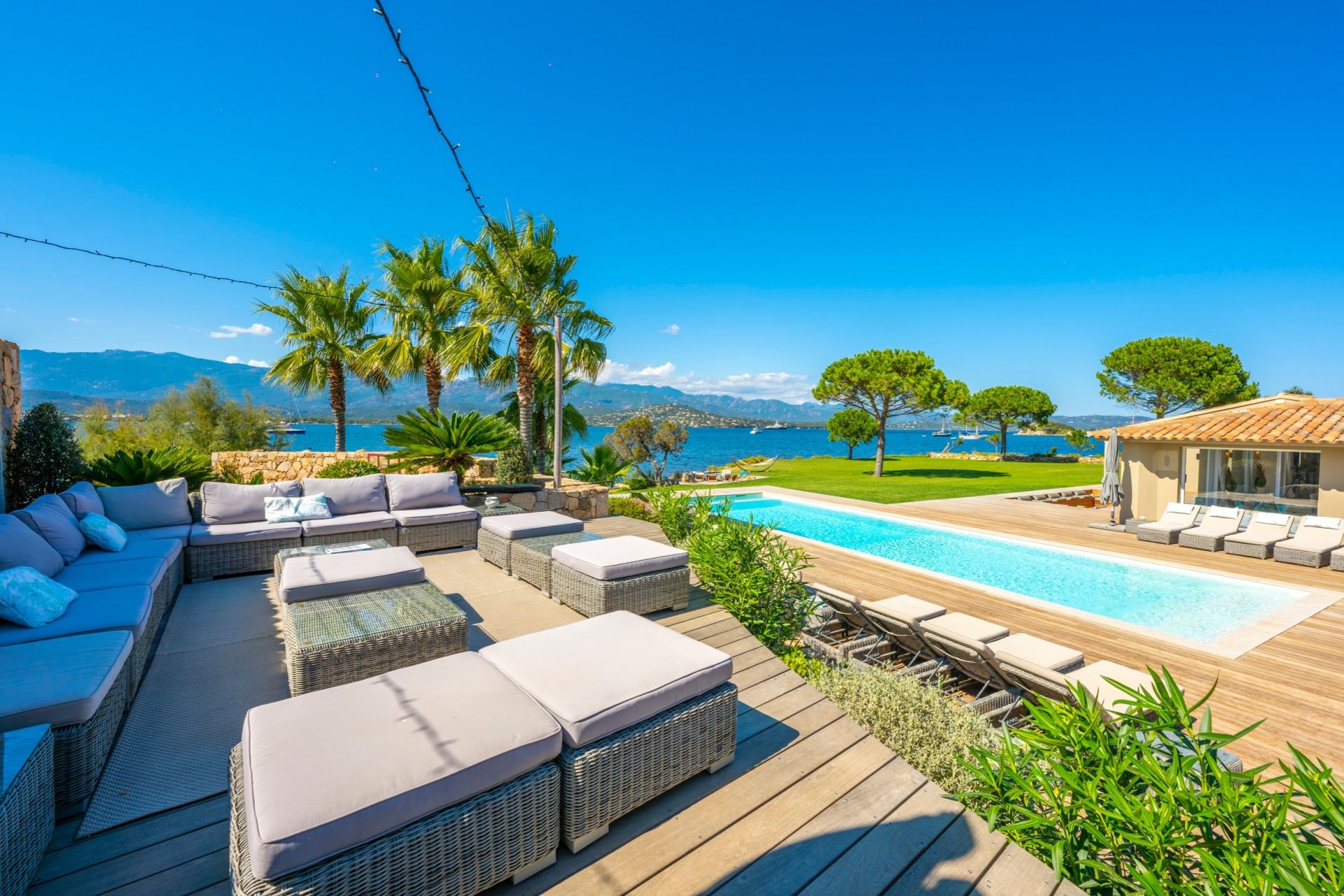 villa 7 Rooms for seasonal rent on PORTO VECCHIO (20137)