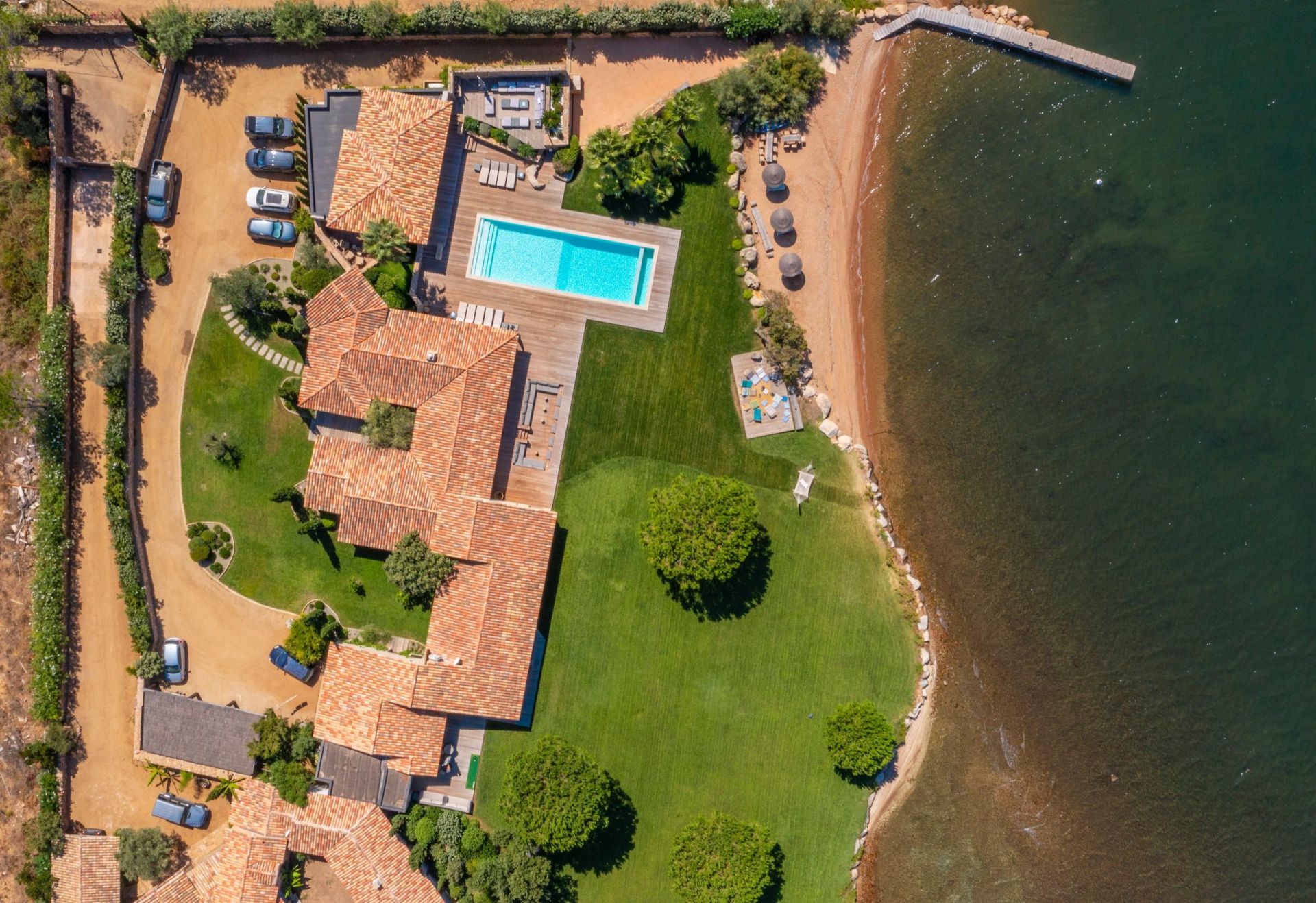 villa 7 Rooms for seasonal rent on PORTO VECCHIO (20137)