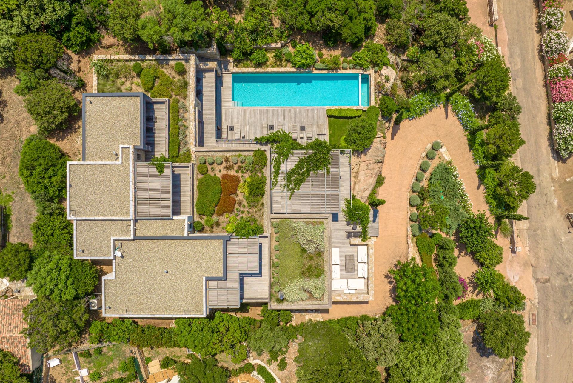 villa 9 Rooms for sale on PORTO VECCHIO (20137)