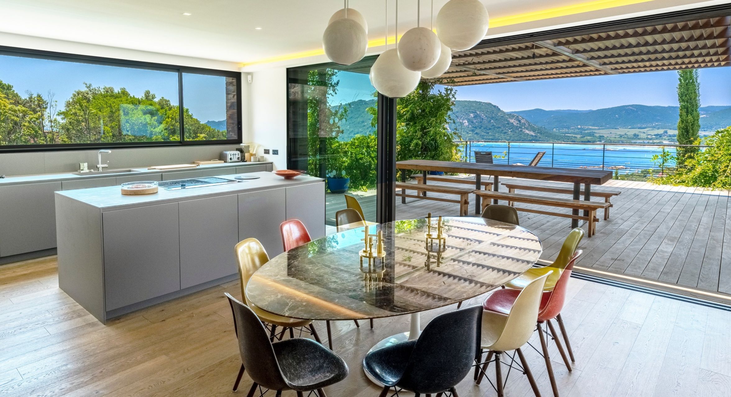 villa 9 Rooms for sale on PORTO VECCHIO (20137)