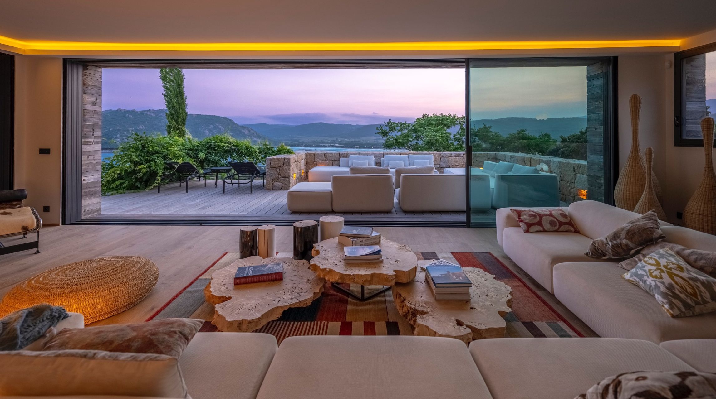 villa 9 Rooms for sale on PORTO VECCHIO (20137)