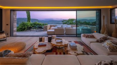 villa 9 Rooms for sale on PORTO VECCHIO (20137)