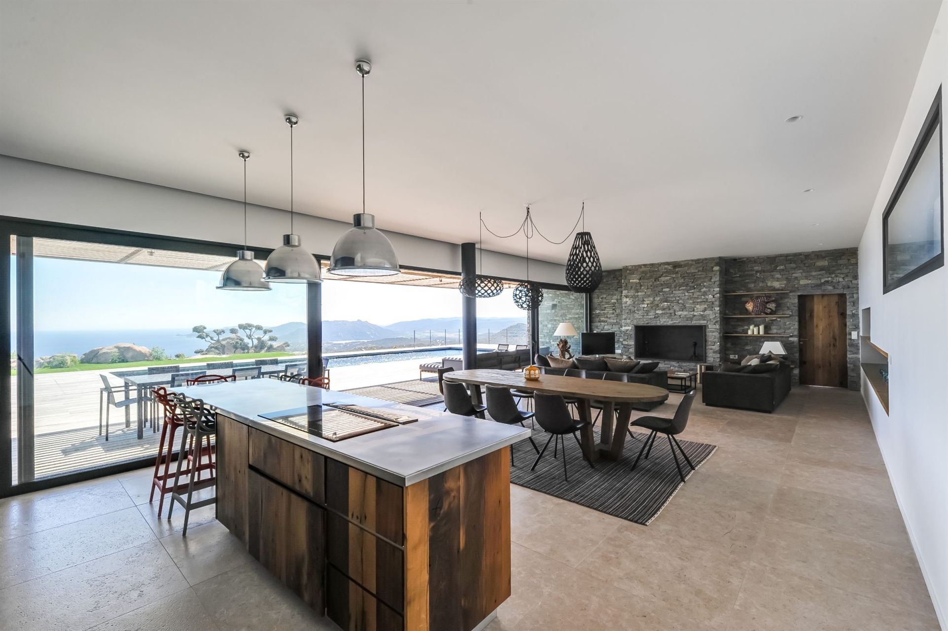 villa 7 Rooms for seasonal rent on PORTO VECCHIO (20137)