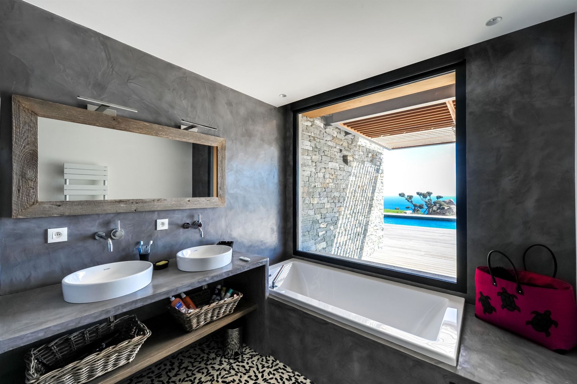 villa 7 Rooms for seasonal rent on PORTO VECCHIO (20137)