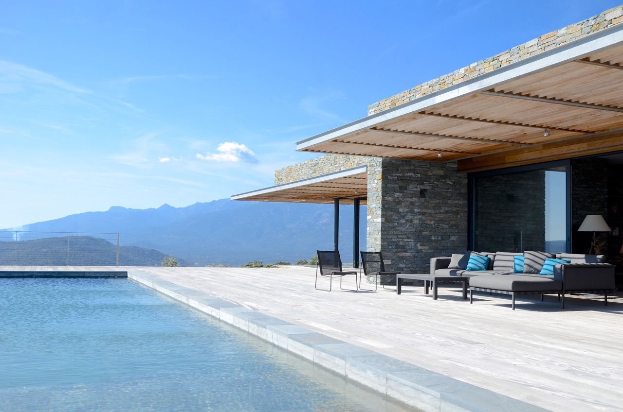 villa 7 Rooms for seasonal rent on PORTO VECCHIO (20137)