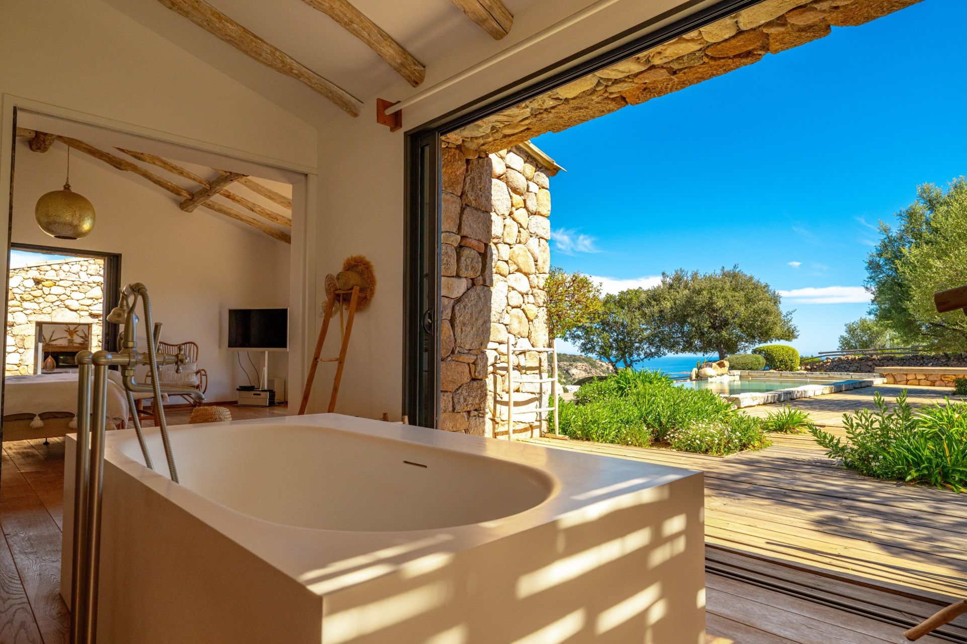 villa 10 Rooms for sale on PORTO VECCHIO (20137)