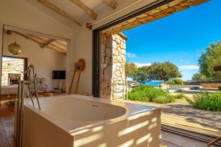 villa 10 Rooms for sale on PORTO VECCHIO (20137)