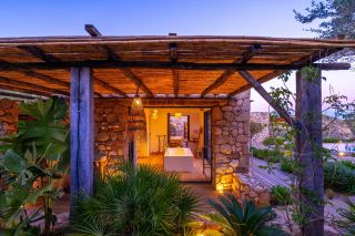 villa 10 Rooms for sale on PORTO VECCHIO (20137)