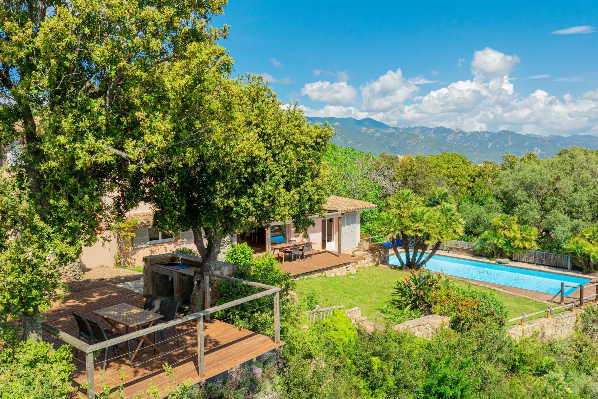 villa 7 Rooms for sale on PORTO VECCHIO (20137)