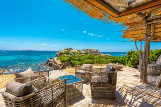 villa 8 Rooms for sale on BONIFACIO (20169)