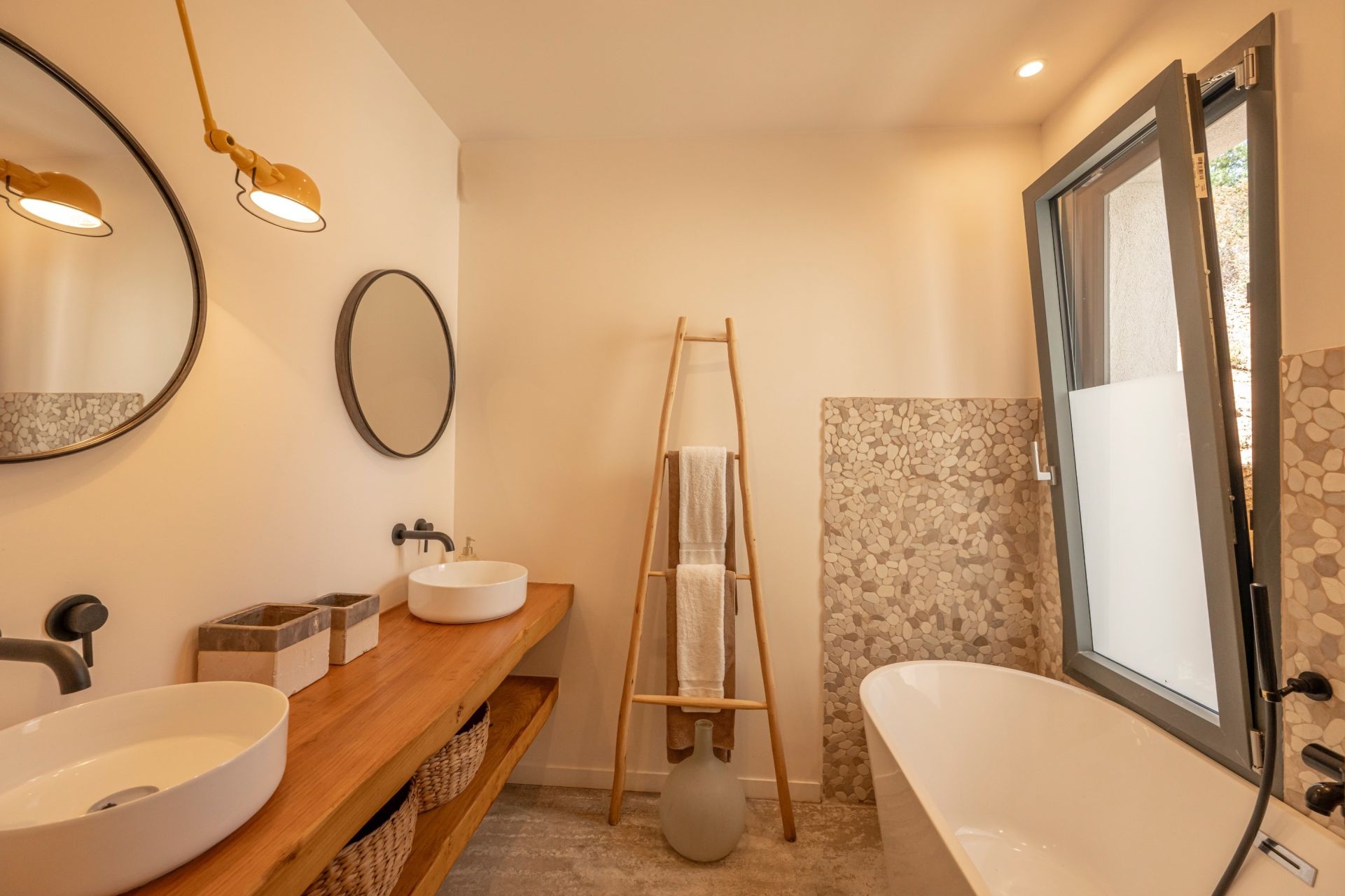 villa 6 Rooms for sale on SAGONE (20118)