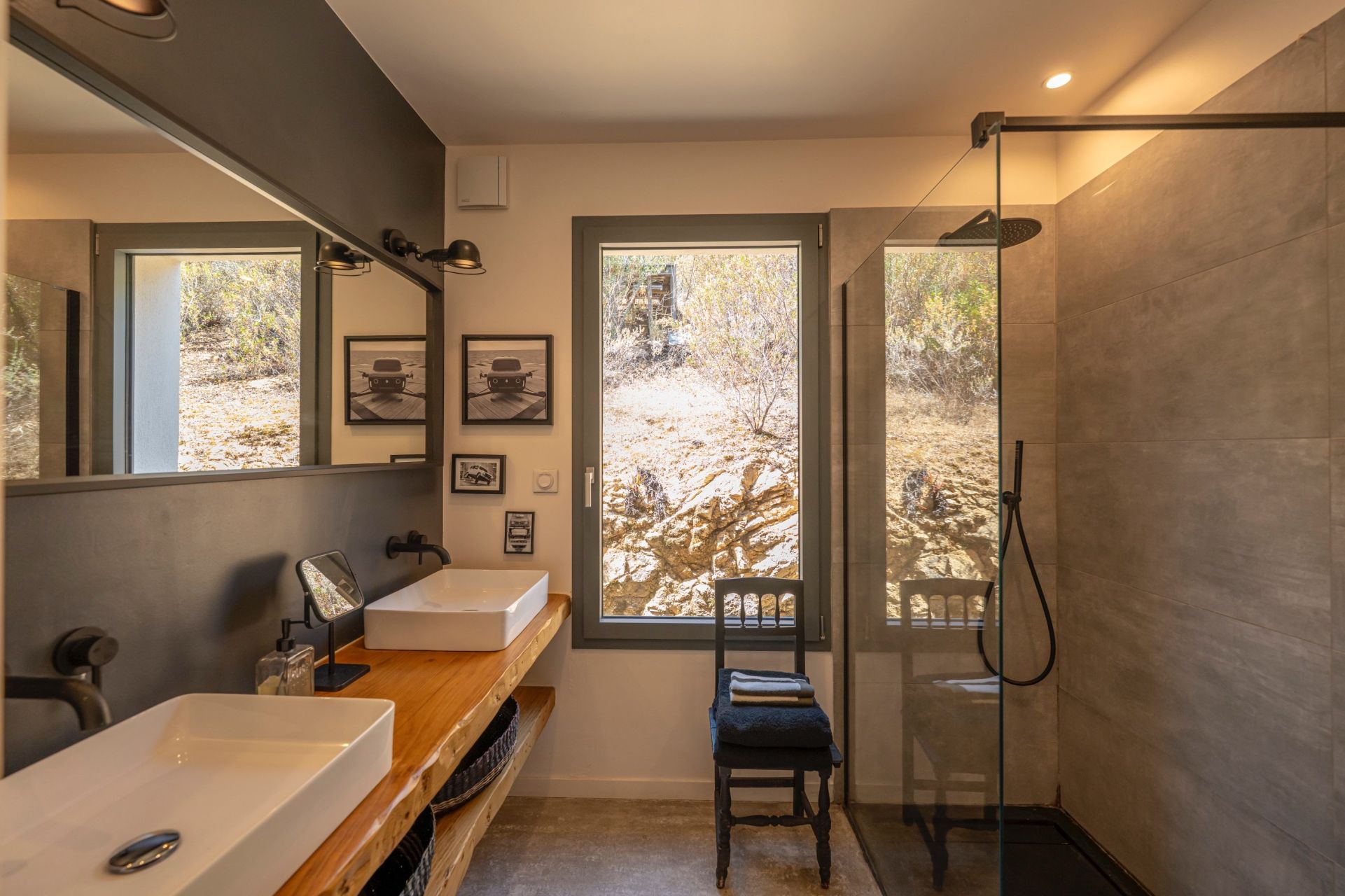 villa 6 Rooms for sale on SAGONE (20118)