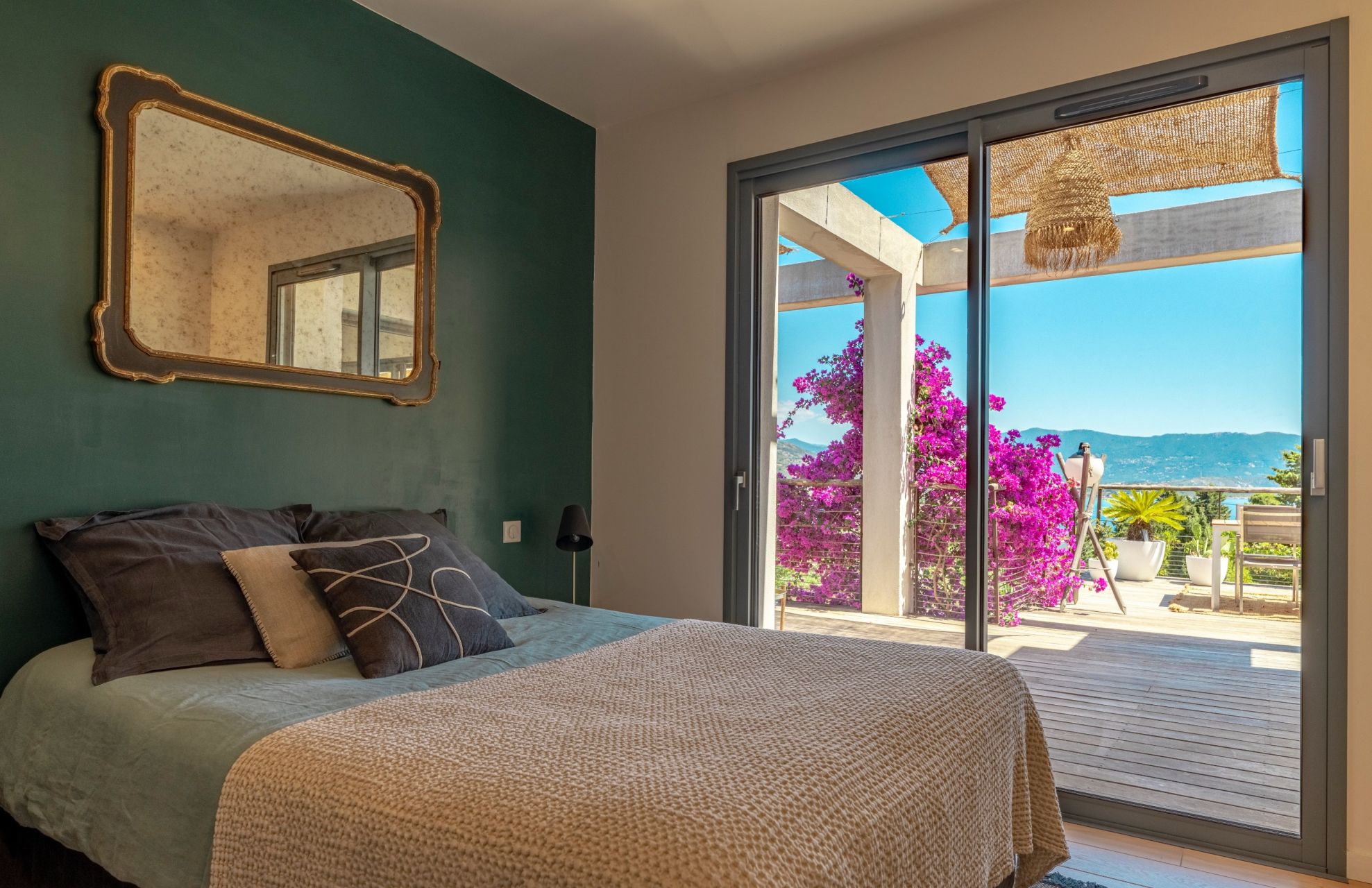 villa 6 Rooms for sale on SAGONE (20118)