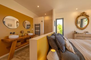 villa 6 Rooms for sale on SAGONE (20118)