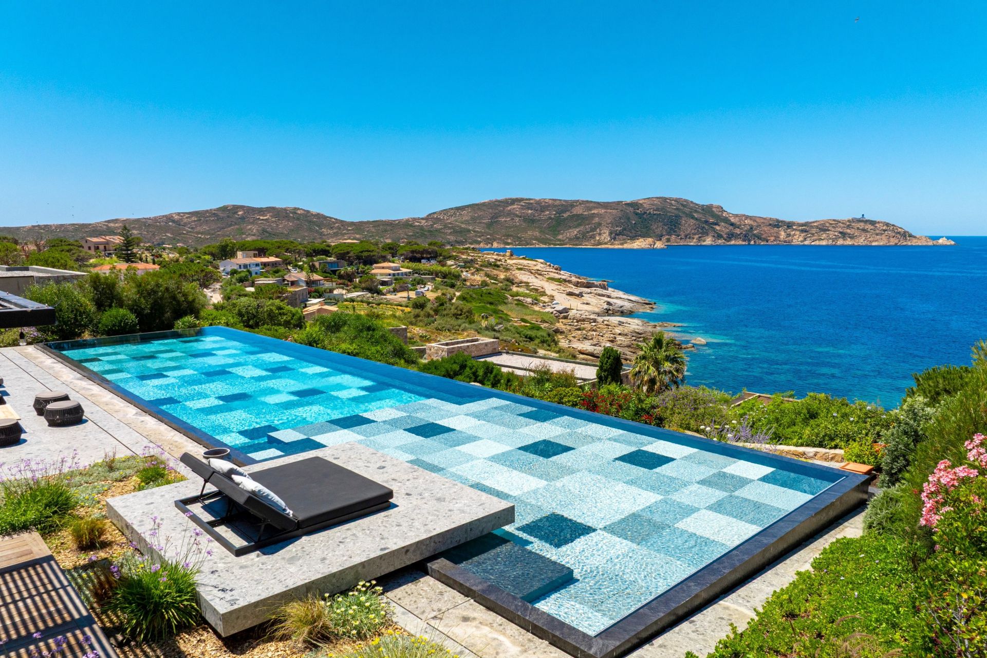 villa 9 Rooms for sale on CALVI (20260)