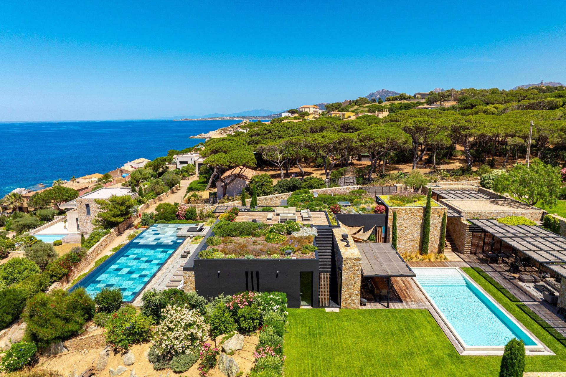 villa 9 Rooms for sale on CALVI (20260)
