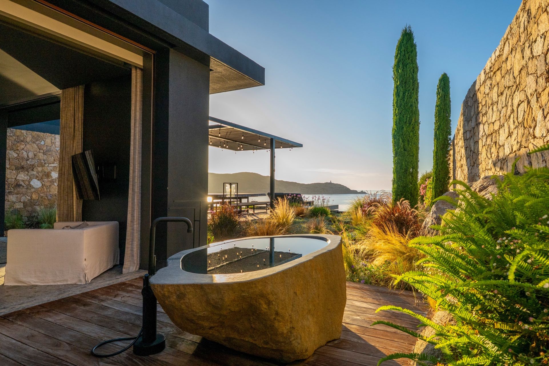 villa 9 Rooms for sale on CALVI (20260)