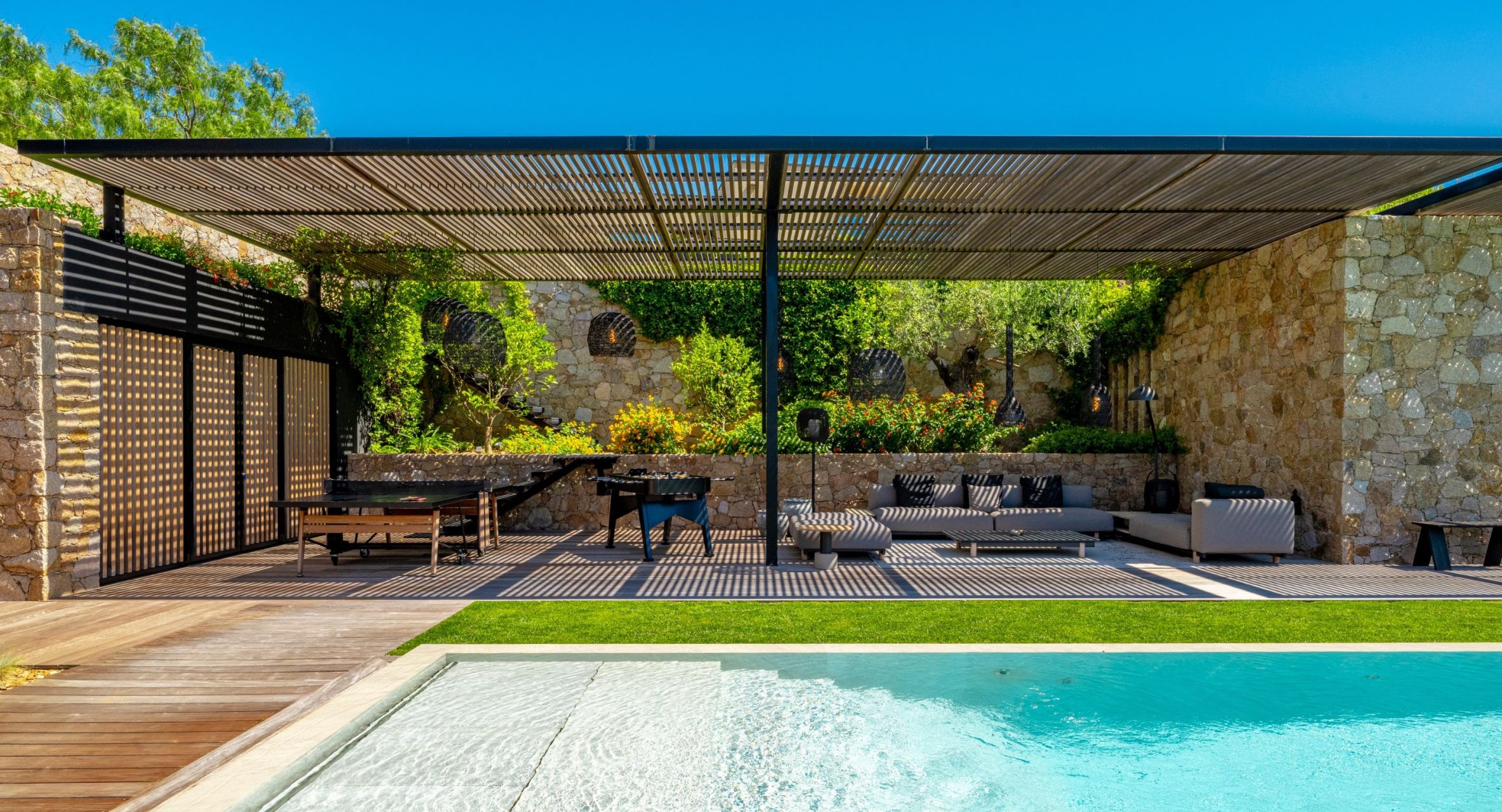 villa 9 Rooms for sale on CALVI (20260)